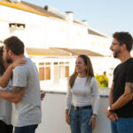 How to greet people in Spain
