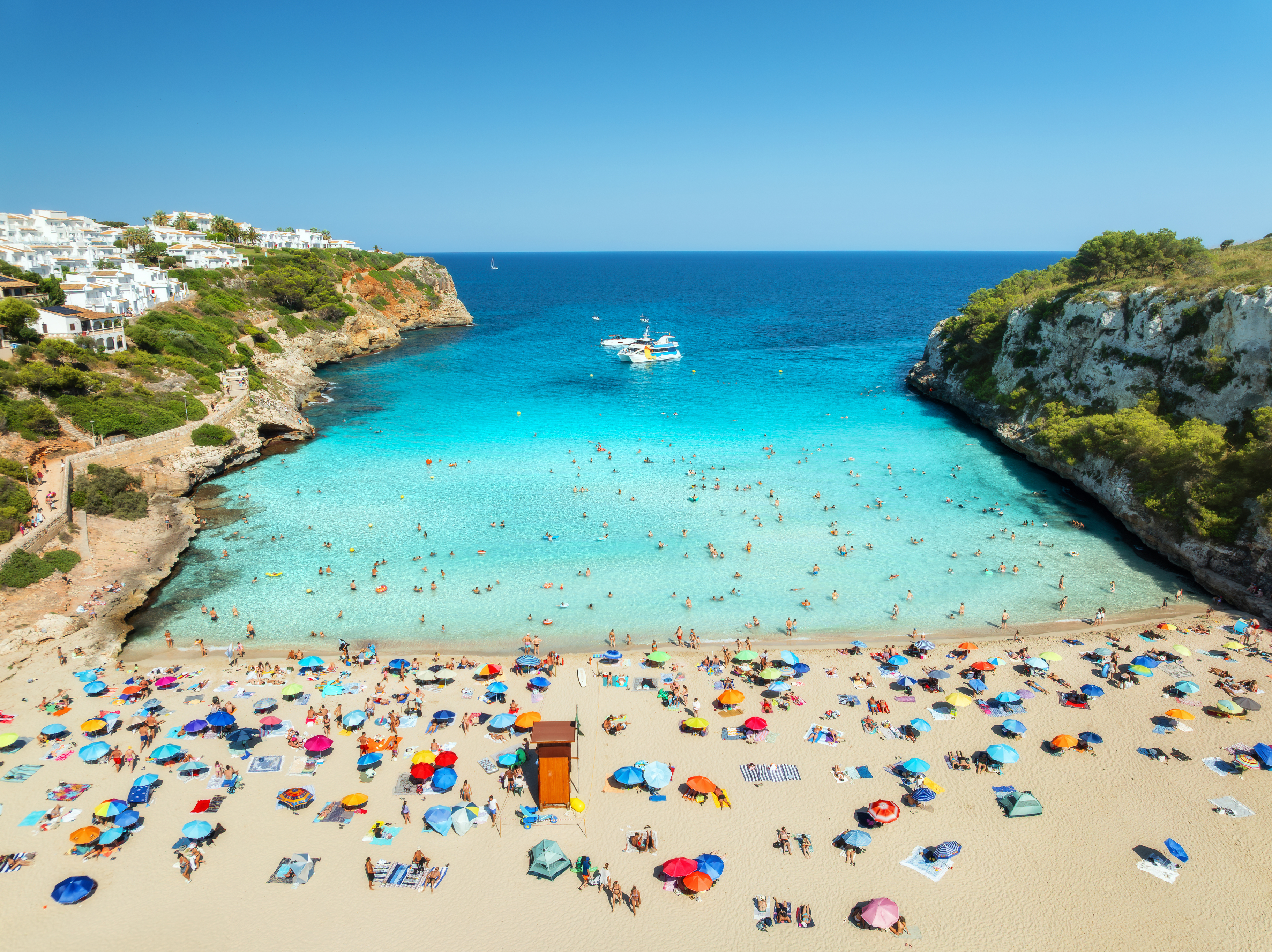 What can you / can’t you do on the beach in Spain?